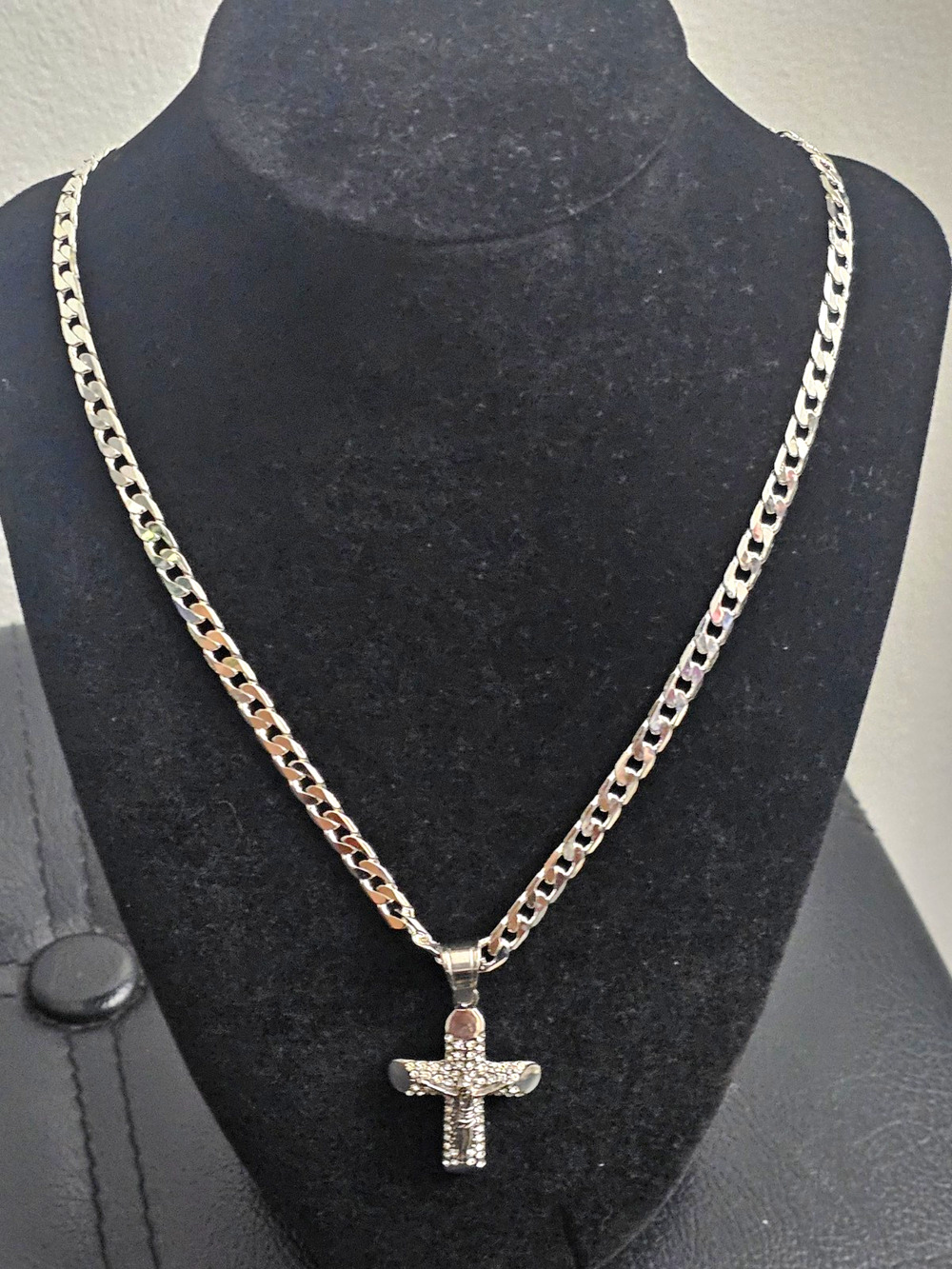 20in Silver Plated brass-5.4mm Cuban Link Chain w/ Crucifix Pavé Crystal pendant